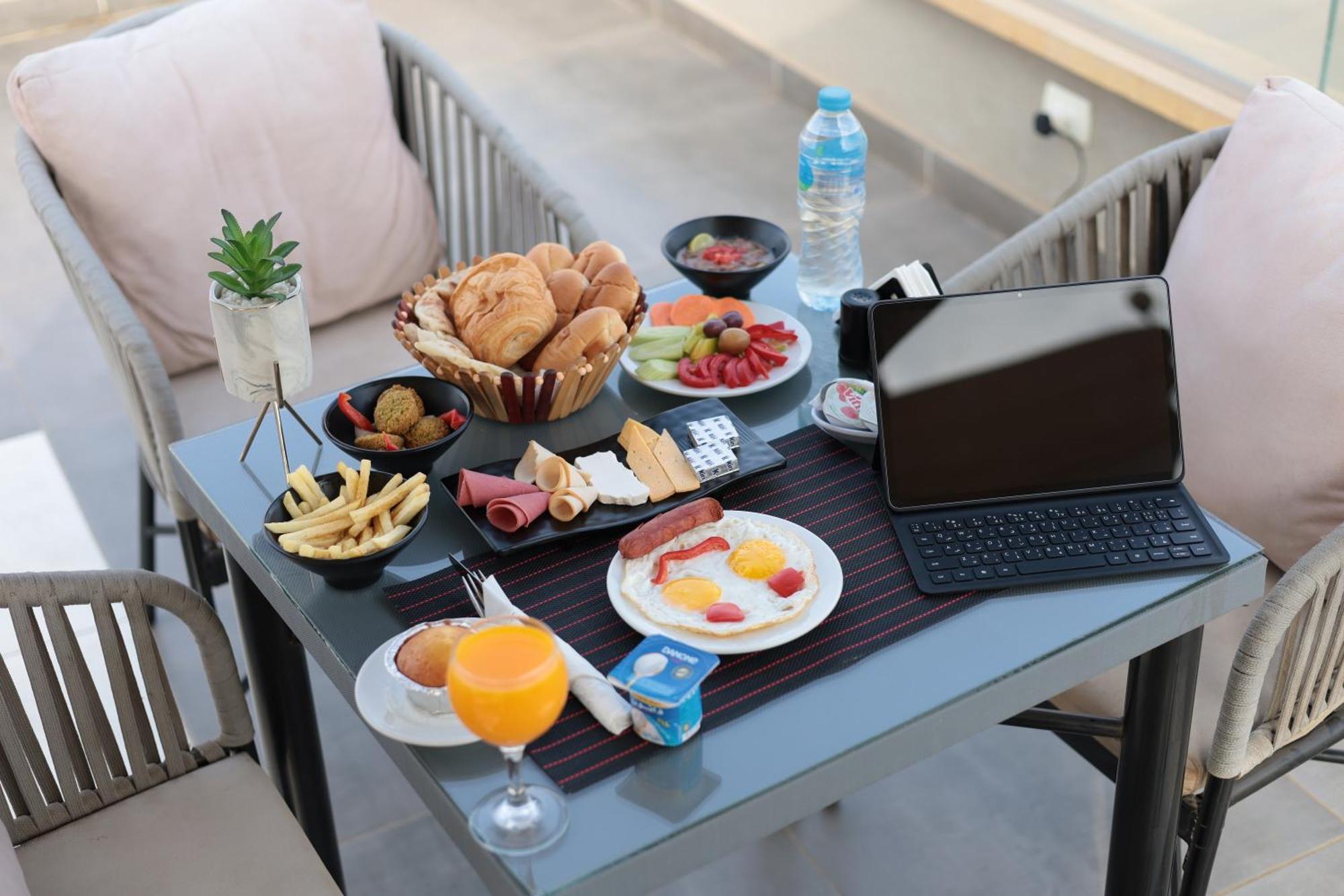 Golden Palm Sunrise Inn Kafrat al Jabal ภายนอก รูปภาพ